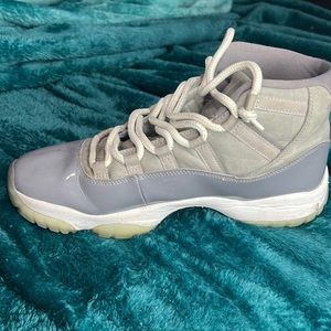 Men Size 10 Cool Grey 11’